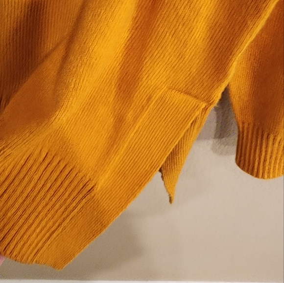 Women's Banana Republic Mustard Sweater w Vented Sides - SZ S - Picture 2 of 5